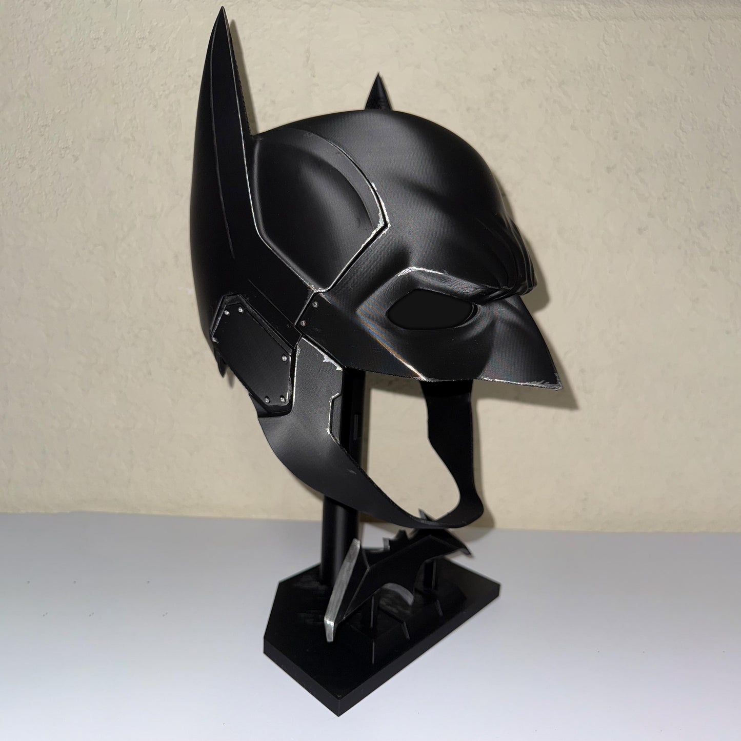 Customized Batfleck Helmet Cosplay Comics for Cosplayer Wearable Helmet 3D Printed Prop Costume Accessory Display Collectible Halloween