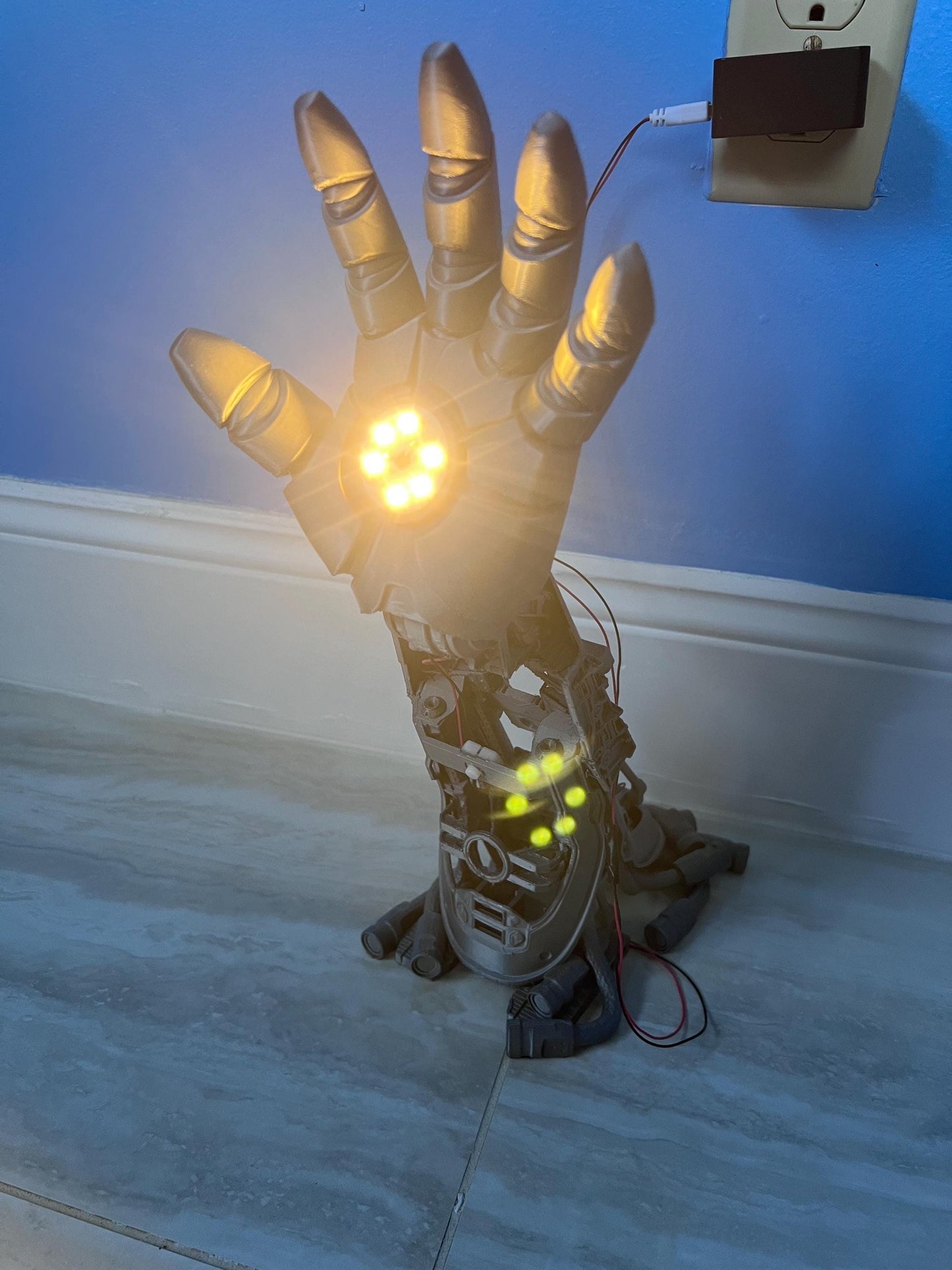 Iron Man Gauntlet Desk Lamp w/ LED kit Articulated 3D Printed Statue Kit Figure Model Decor Bedroom Table Light Lighting Lantern
