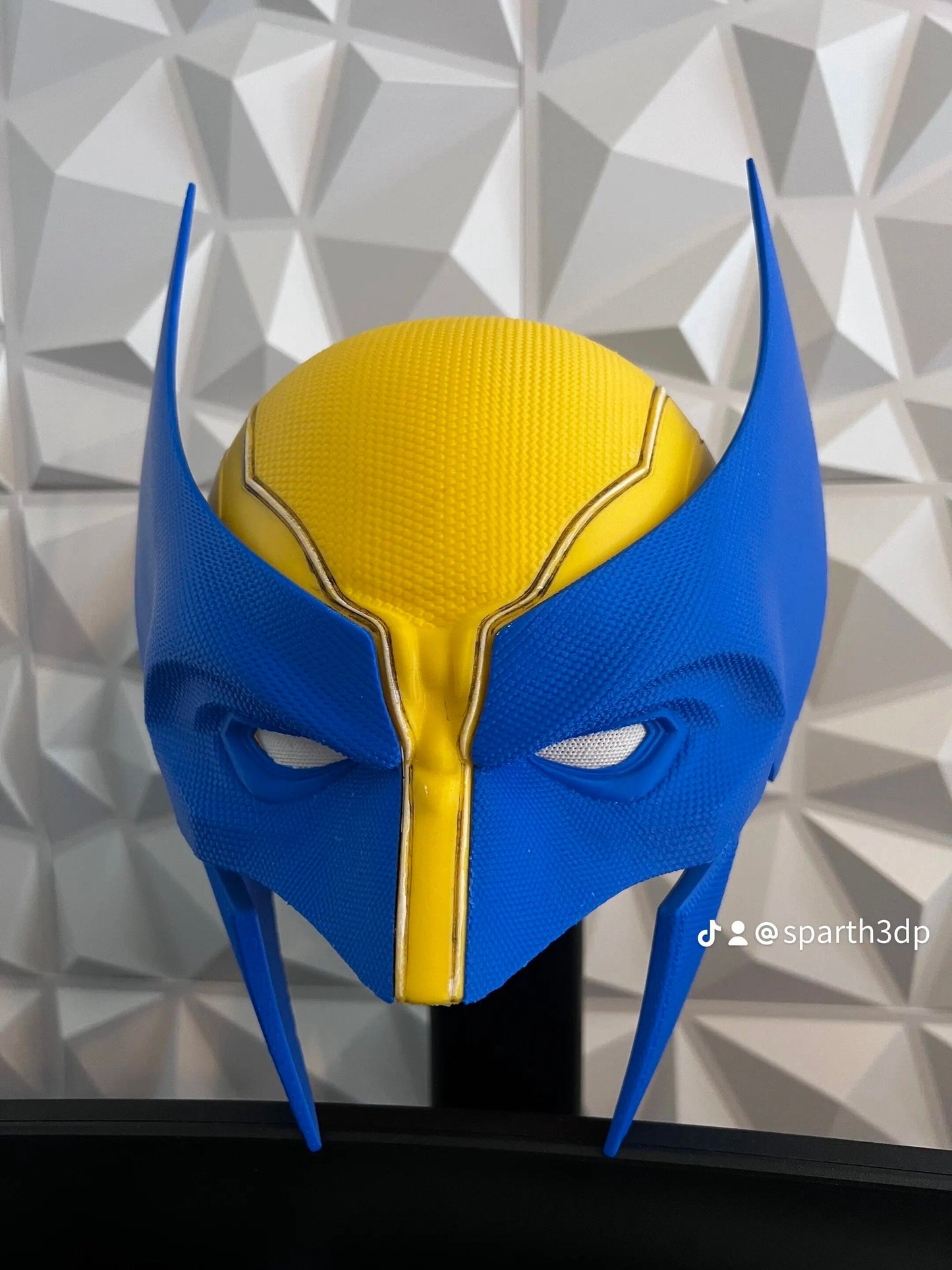 Comic Wolverine Helmet X-Men Marvel Superhero Cosplay Wearable Helmet 3D Printed Prop Costume Accessory Display Collectible Halloween